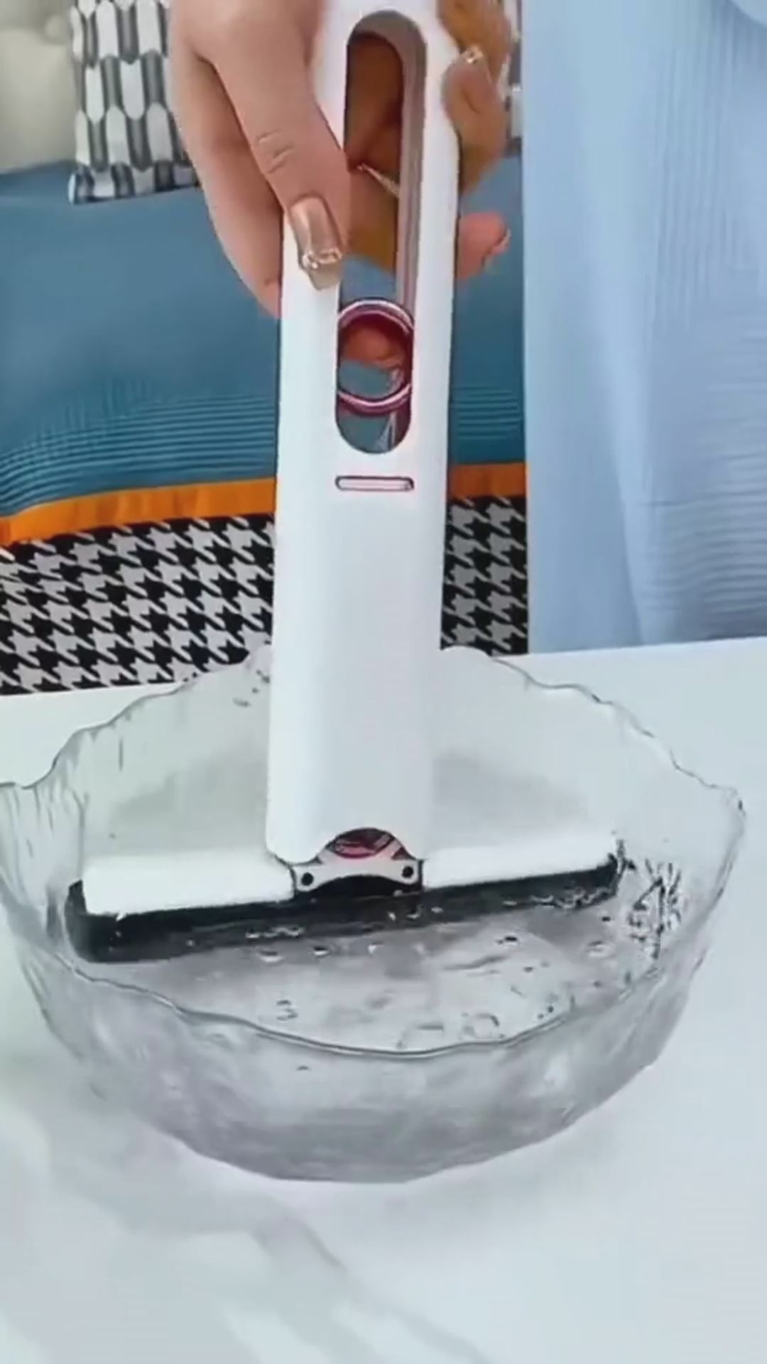 Mini Squeeze Mop video